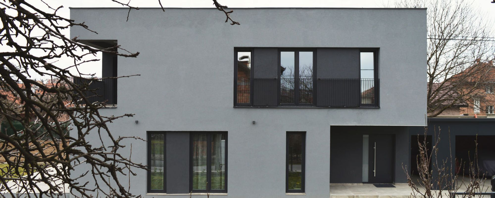 Kuća s ravnim krovom u Železniku