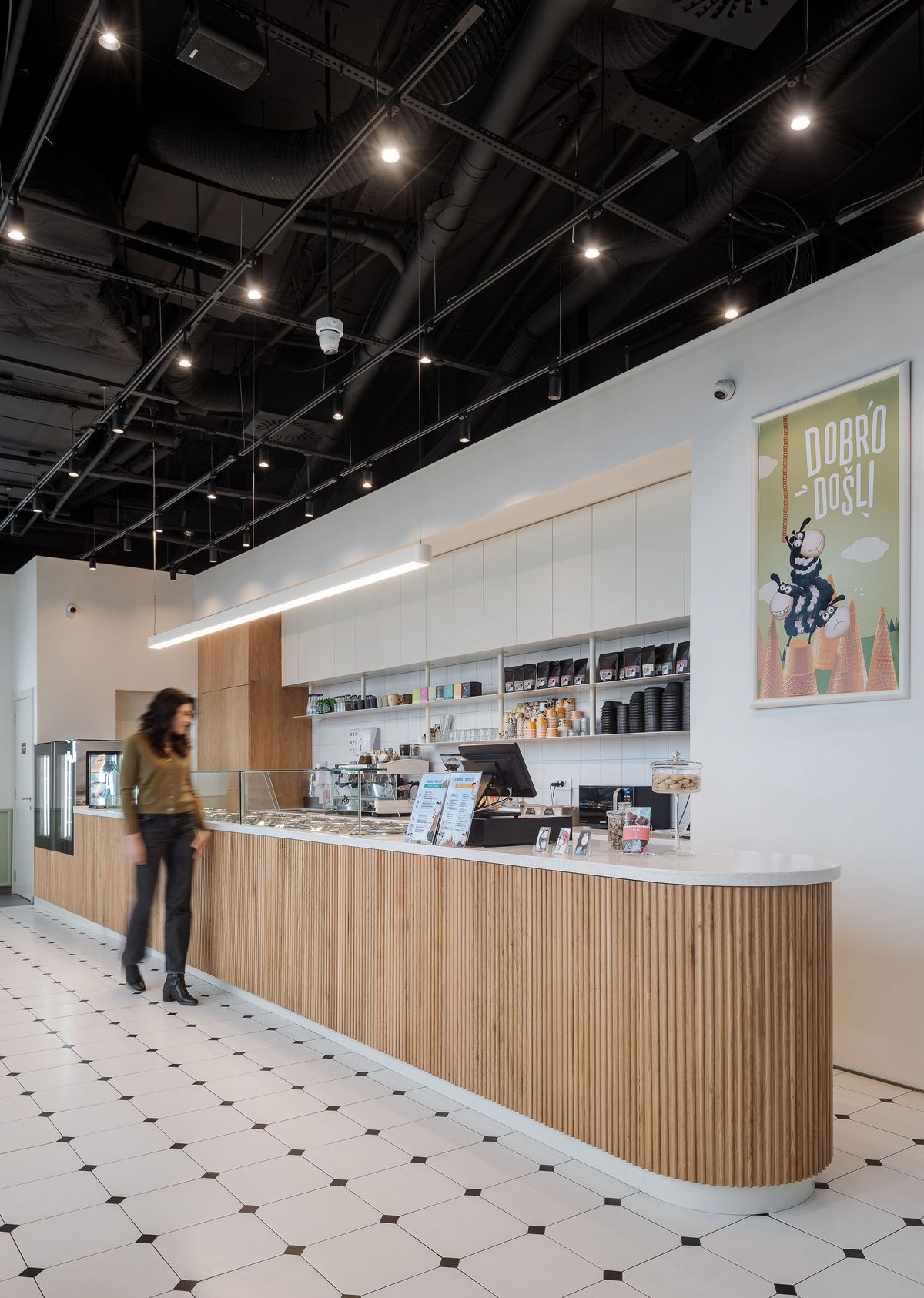 Crna ovca Ada Mall - Objekti trgovine - 8593