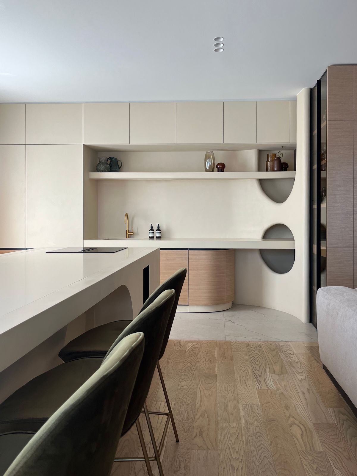 Skulpturalna nežnost svakodnevnice - Enterijer stana - 9110