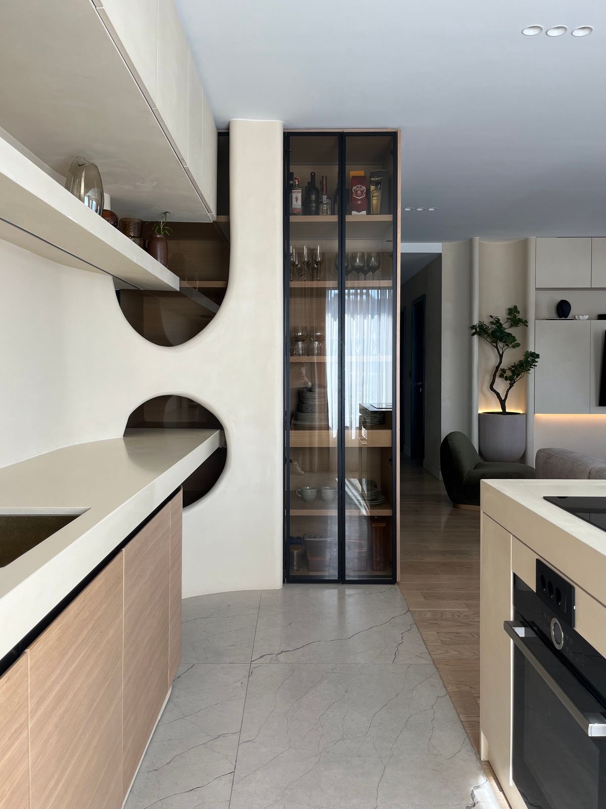 Skulpturalna nežnost svakodnevnice - Enterijer stana - 9111