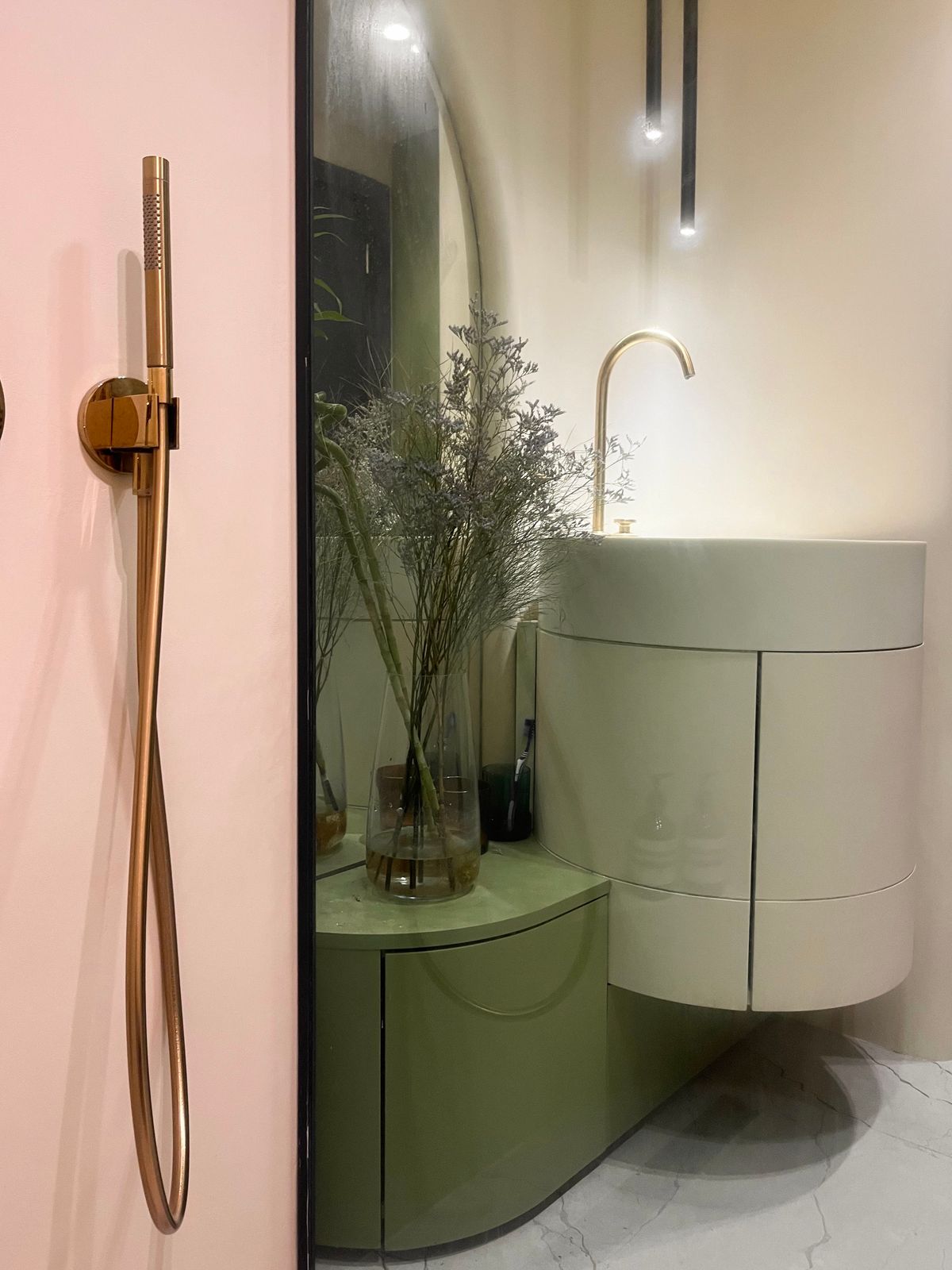 Skulpturalna nežnost svakodnevnice - Enterijer stana - 9117