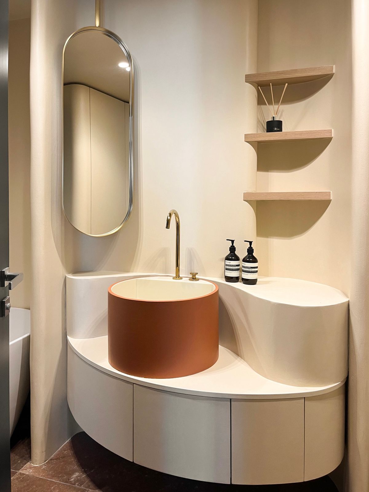 Skulpturalna nežnost svakodnevnice - Enterijer stana - 9118