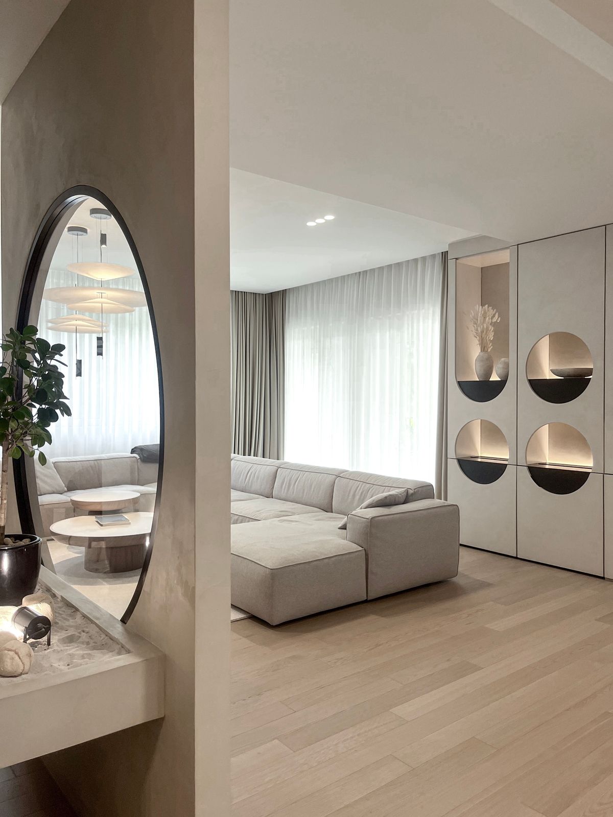 Dom obasjan skulpturalnom formom - Enterijer stana - 9145