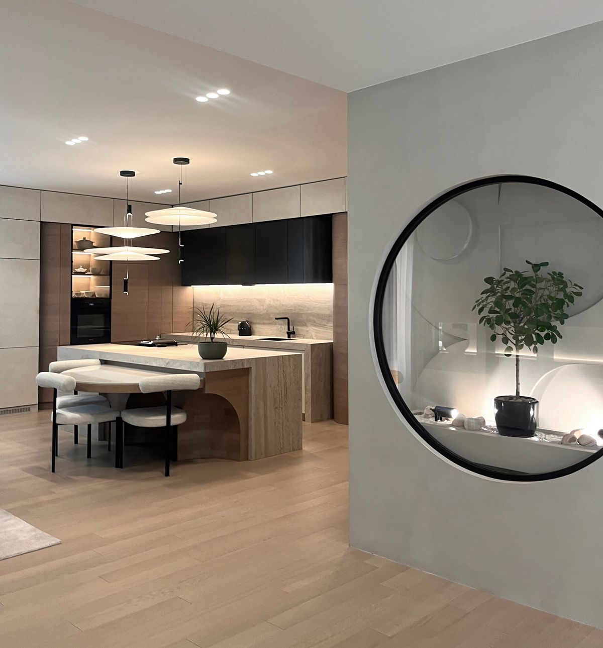 Dom obasjan skulpturalnom formom - Enterijer stana - 9146