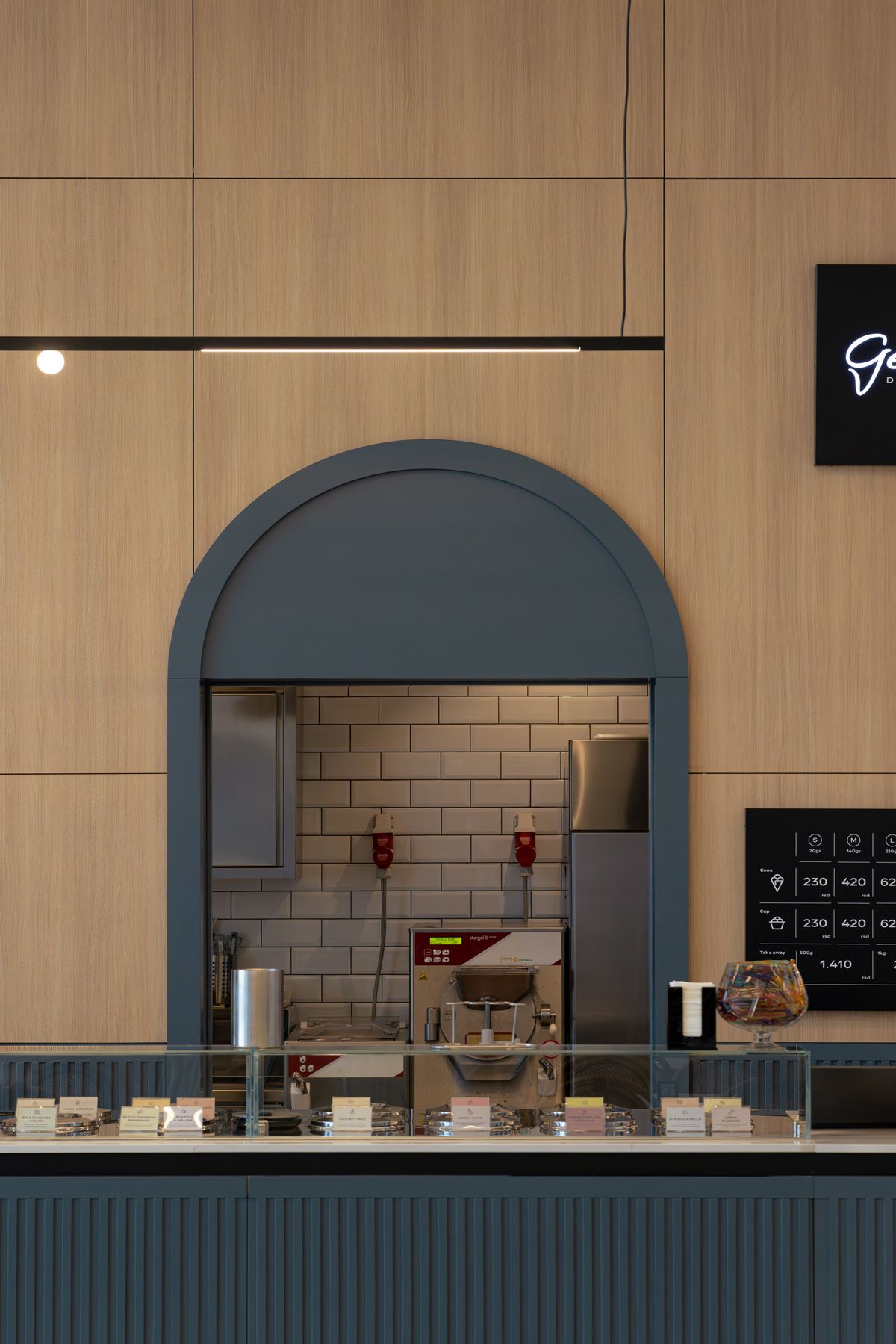 Redizajn enterijera javnog prostora i gastro zone – TC „BIG FASHION” Kragujevac - Komercijalni objekti - 9199