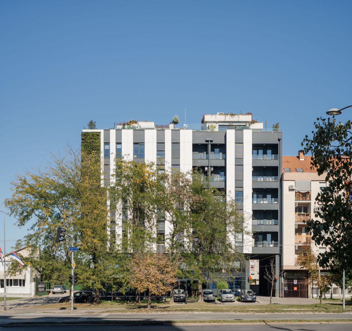 Stambeno-poslovna zgrada u Kisačkoj 66 - Stanovanje - 9272