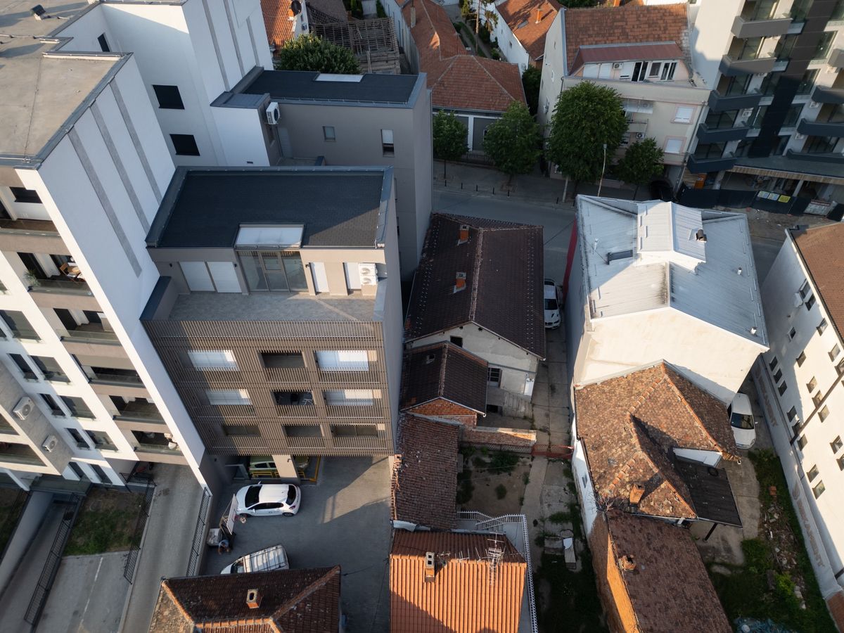 Stambeno-poslovna zgrada Karađorđeva - Višeporodično stanovanje - 9393