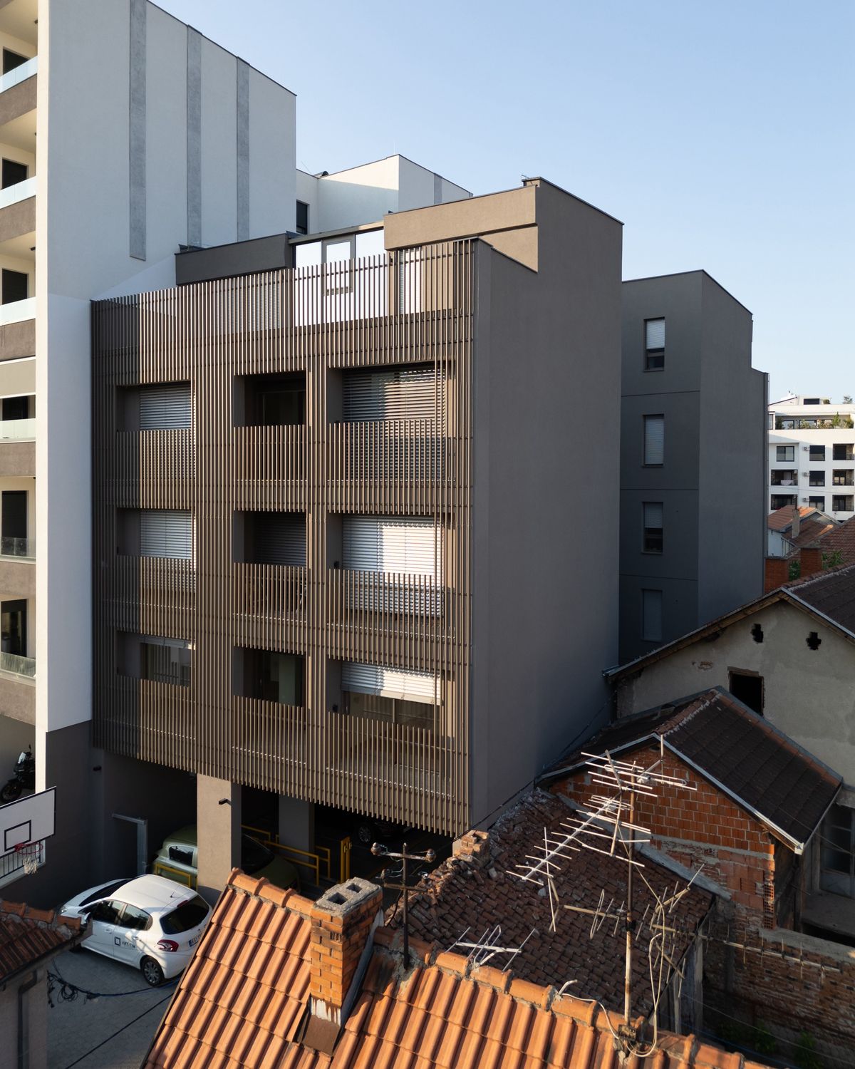 Stambeno-poslovna zgrada Karađorđeva - Višeporodično stanovanje - 9396