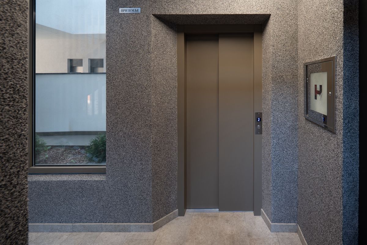 Stambeno-poslovna zgrada Karađorđeva - Višeporodično stanovanje - 9401