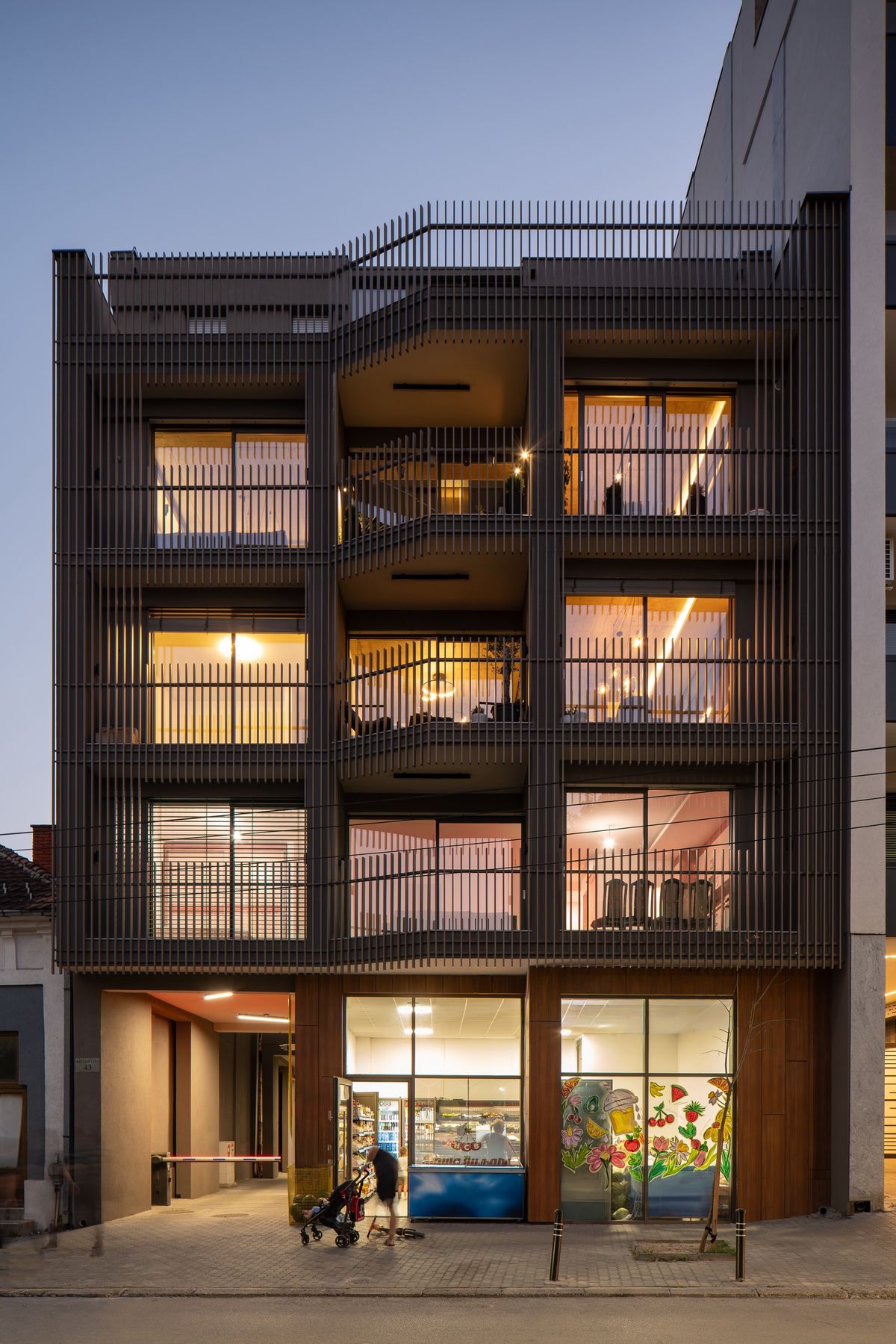 Stambeno-poslovna zgrada Karađorđeva - Višeporodično stanovanje - 9403