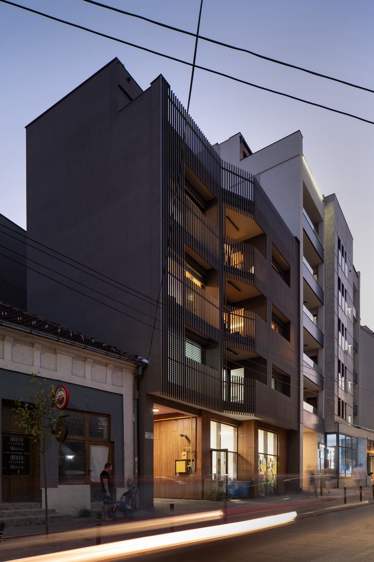 Stambeno-poslovna zgrada Karađorđeva - Višeporodično stanovanje - 9404